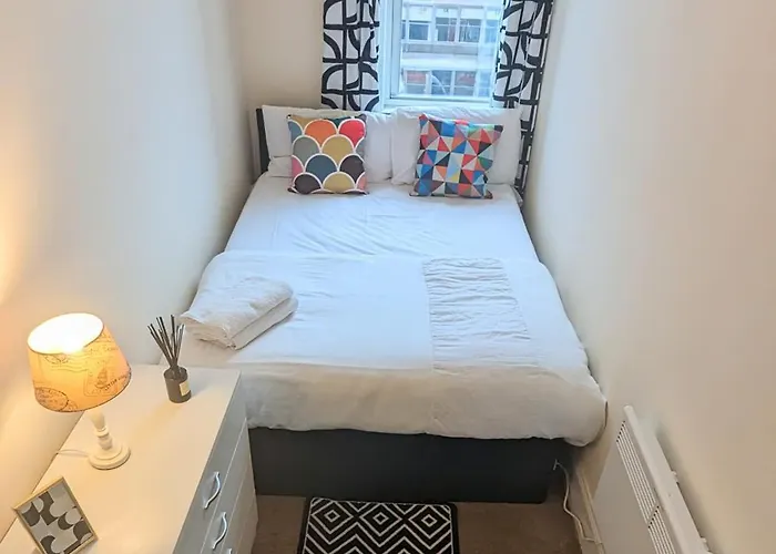 Sunny Haymarket Room Edinburgh